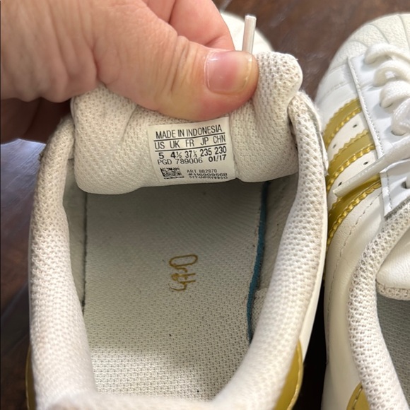 Adidas White and Gold Superstar Sneakers with Shell Toe - Women’s Size 5 - Picture 4 of 5